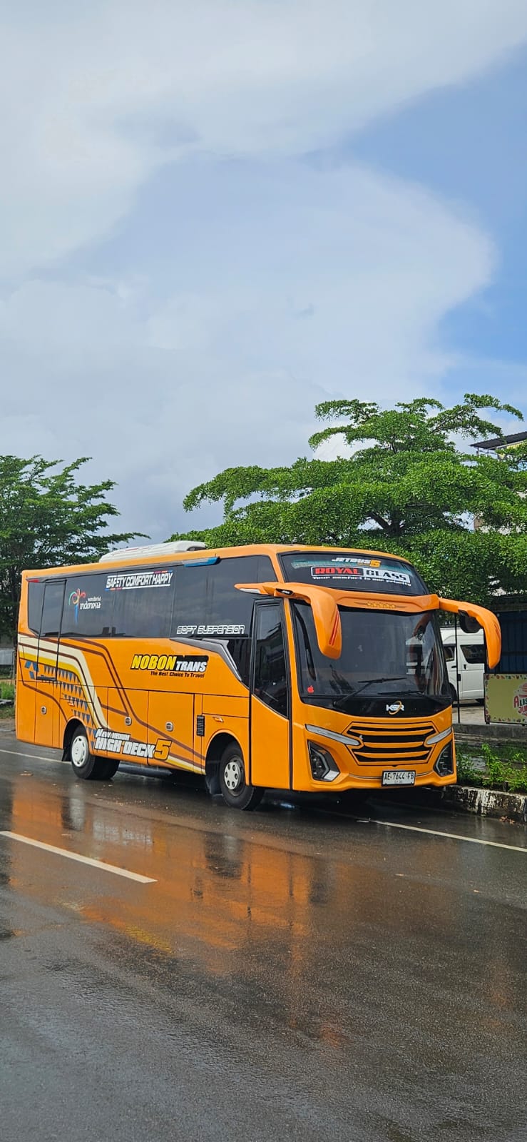 Image Private Medium Bus Rental – 35 Seater Travel Together in Comfort – Book with Bintan Taxi Holiday CONTAC US VIA WHATSAPP : +62-823-8598-6151